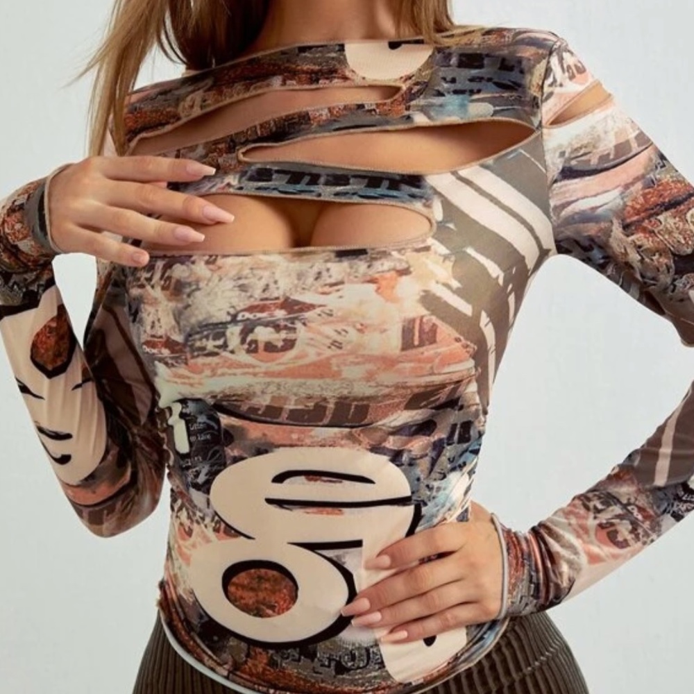 Long sleeve graphic top